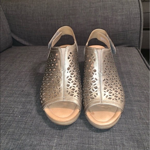 EUC- Earth Cascade Cutout Wedge Sandal - Picture 2 of 8